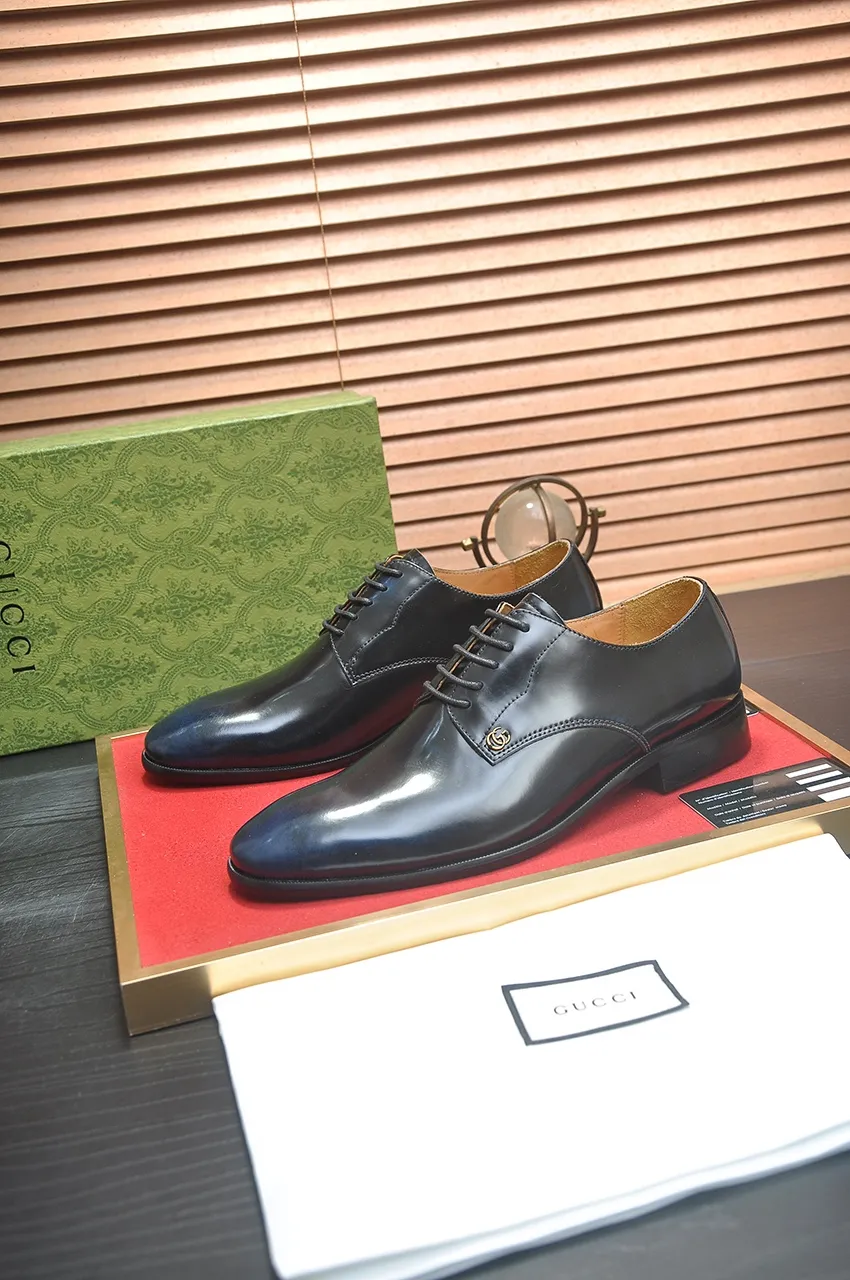 Men's shoes💰500💶Italy's top luxury men's shoe giant (GUCCI) (Gucci) (full cowhide lining) new arrival🍃Original European style🔰 Pleasant to the eye😍In order to make the shoes more durable and non-deformable🌀The production continues to follow traditional methods but there is still no lack of innovation💪Choose original sheepskin for the leather♻️ Smooth and natural And extra bright ⭐Made of imported cowhide, the first choice of rich people 38-45 (45 customized)